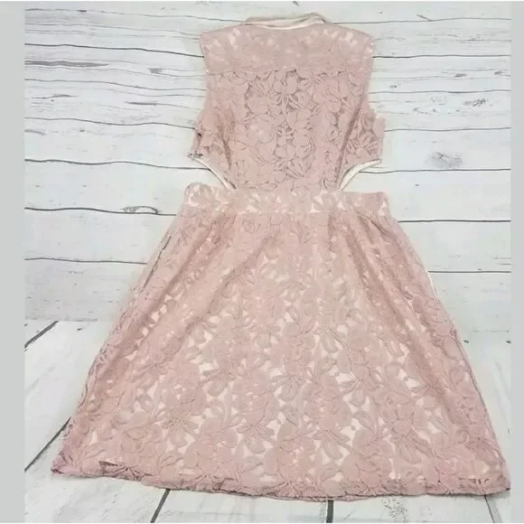 Lush Dress Size Medium Sleeveless - Picture 2 of 8